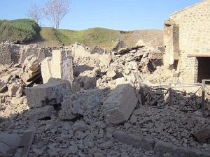 Pompei, novembre 2010: il crollo della Domus dei Gladiatori. Foto Uil.