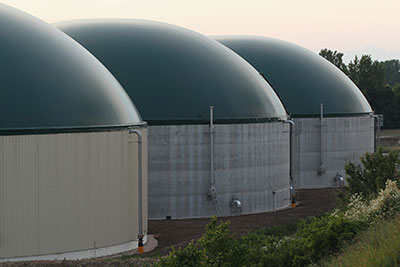 Centrale a biogas. Il biogas dagli scarti organici a livello di quartiere o distrettuale può rappresentare una credibile alternativa energetica di micro-generazione per le aree cittadine.